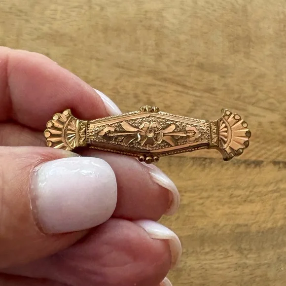 Vintage Estate Gold Brooch with Beautiful Floral Design - Picture 8 of 11